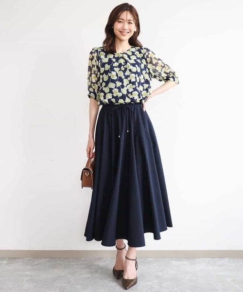 MK MICHEL KLEIN（エムケーミッシェルクラン）の「[撥水/UVカット/洗える]ボリュームフレアスカート（スカート・レディース・ネイビー/ブルー・38）」の21枚目の写真