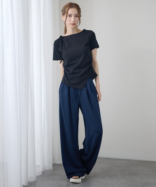 DAYRA(デイラ)の「シャーリング サイドリボン 半袖 カットソー トップス(Tシャツ/カットソー・レディース・グレー/ブラック/ホワイト・FREE)」の4枚目の写真