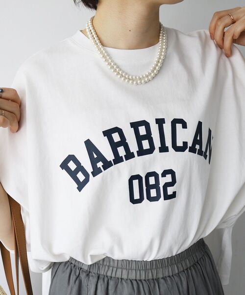 le.coeur blanc（ルクールブラン）の「《WEB限定》カレッジロゴオーバーTシャツ（Tシャツ/カットソー・レディース・グレイッシュベージュ/ネイビー/ダークグリーン/オフホワイト・38）」の7枚目の写真