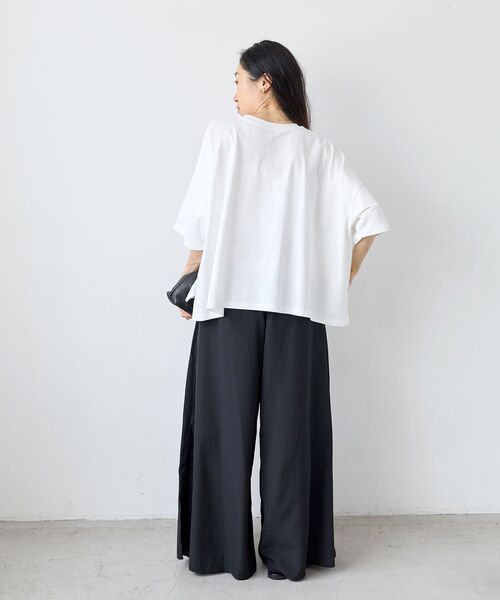 le.coeur blanc（ルクールブラン）の「《WEB限定》カレッジロゴオーバーTシャツ（Tシャツ/カットソー・レディース・グレイッシュベージュ/ネイビー/ダークグリーン/オフホワイト・38）」の9枚目の写真