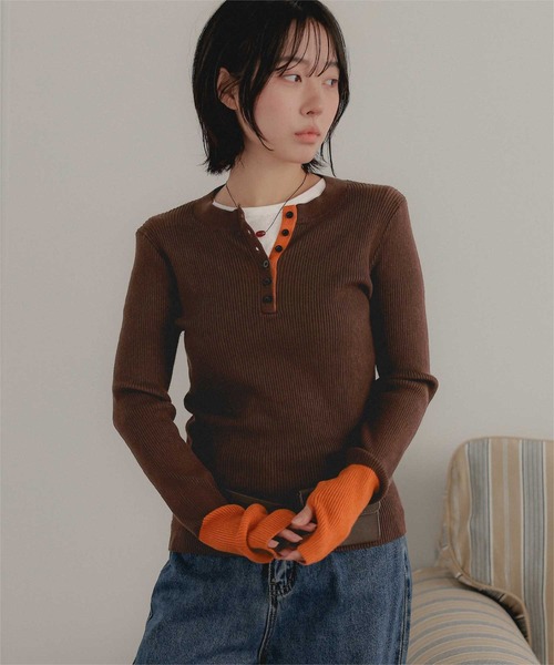 miette(ミエット)の「ヘンリーネック配色フィンガーリブニット(ニット/セーター・レディース・チャコール/ブラウン/ブラック/ライトグレー・FREE)」の4枚目の写真