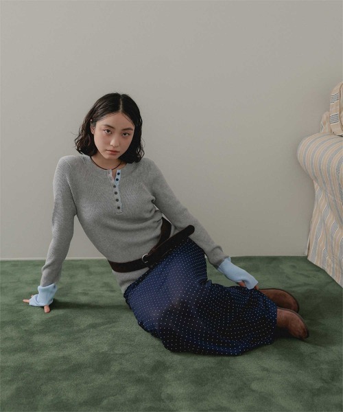 miette(ミエット)の「ヘンリーネック配色フィンガーリブニット(ニット/セーター・レディース・チャコール/ブラウン/ブラック/ライトグレー・FREE)」の12枚目の写真