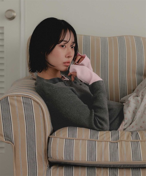 miette(ミエット)の「ヘンリーネック配色フィンガーリブニット(ニット/セーター・レディース・チャコール/ブラウン/ブラック/ライトグレー・FREE)」の20枚目の写真