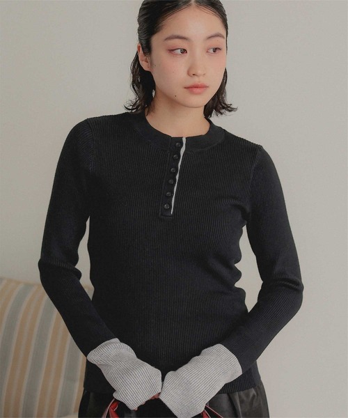 miette(ミエット)の「ヘンリーネック配色フィンガーリブニット(ニット/セーター・レディース・チャコール/ブラウン/ブラック/ライトグレー・FREE)」の5枚目の写真