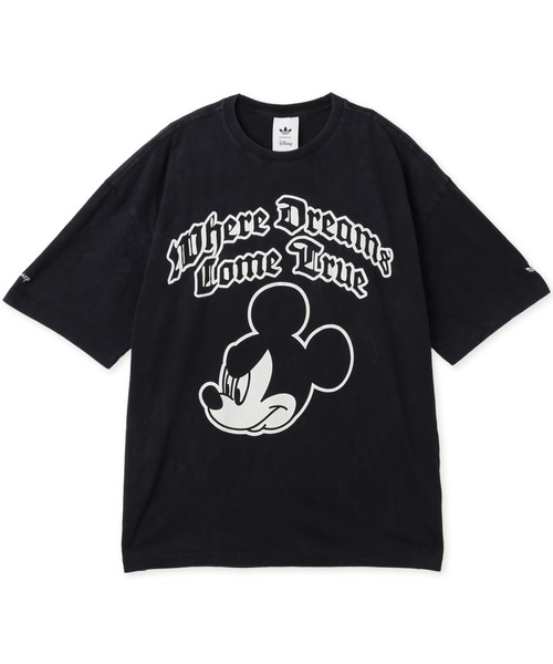 adidas(アディダス)の「adidas DISNEY MICKEY MOUSE DREAMS T-SHIRT / アディダス ディズニー ミッキーマウス ドリームズ Tシャツ(Tシャツ/カットソー・メンズ・ブラック・S/M/L/XL/XXL)」の1枚目の写真