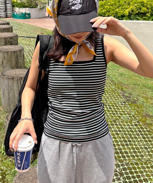ISOOK（アイスー）の「【ISOOK / アイスー】カップ付きスクエアネックリブタンクトップ / ブラトップ インナー ボーダー 無地 ZOZOTOWN限定（タンクトップ・レディース・モカ/ブラック・FREE）」の3枚目の写真