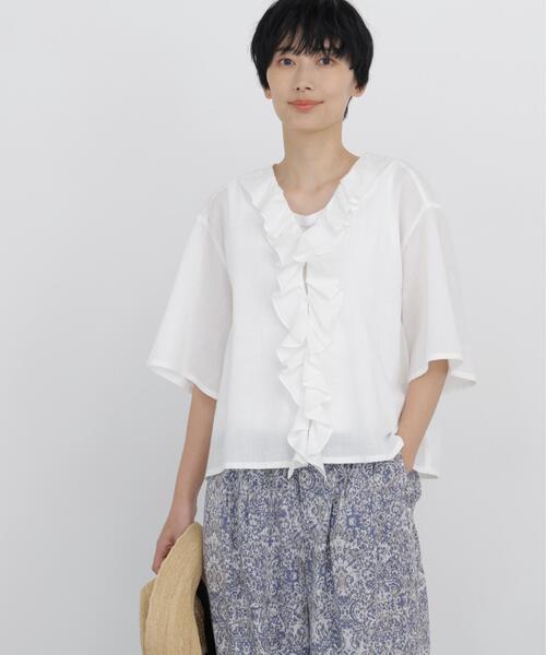 human woman(ヒューマンウーマン)の「◆【ウォッシャブル】スラブローンフリルブラウス(シャツ/ブラウス・レディース・ホワイト/ブルー・MEDIUM)」の4枚目の写真