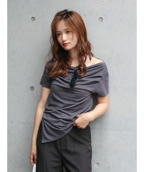 Ungrid(アングリッド)の「タックデザインオフショルTee(Tシャツ/カットソー・レディース・チャコールグレー/グリーン/オフホワイト・FREE)」の14枚目の写真