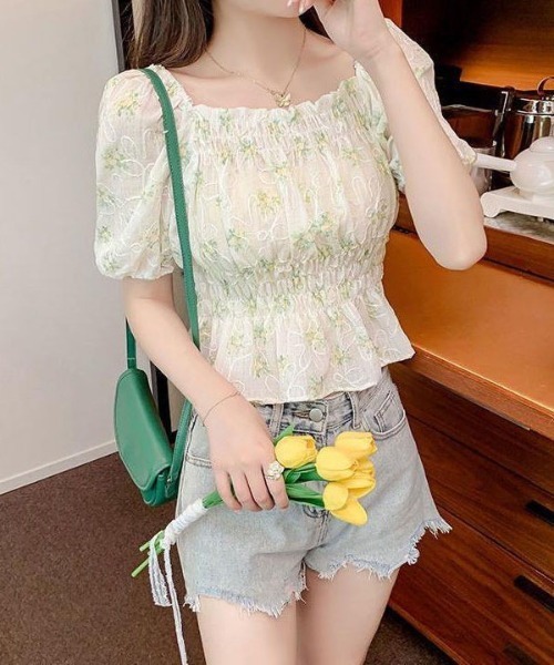 &soiree(アンドソワレ)の「ダブルシャーリング花柄ブラウス(シャツ/ブラウス・レディース・イエロー/ブルー・LARGE/MEDIUM/SMALL/X-LARGE)」の2枚目の写真