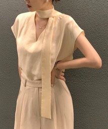 Vネックリボンブラウス