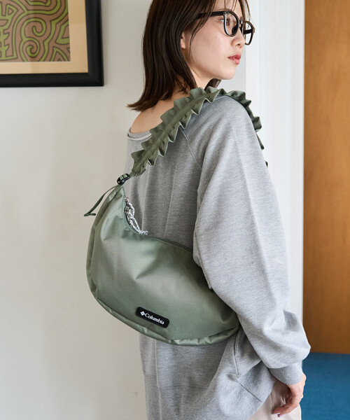 FREAK'S STORE(フリークスストア)の「限定展開 Columbia × FREAK'S STORE/コロンビア 別注 フリル ハンドル バッグ(ショルダーバッグ・レディース・レオパード/ベージュ/オリーブ/ブラック・ONE SIZE)」の6枚目の写真