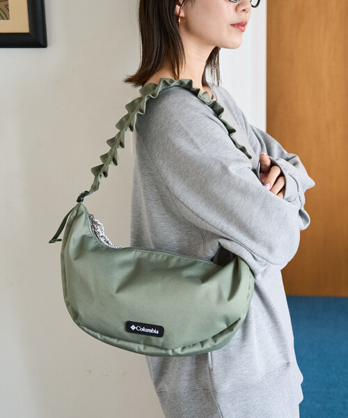 FREAK'S STORE(フリークスストア)の「限定展開 Columbia × FREAK'S STORE/コロンビア 別注 フリル ハンドル バッグ(ショルダーバッグ・レディース・レオパード/ベージュ/オリーブ/ブラック・ONE SIZE)」の7枚目の写真