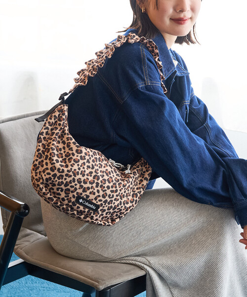 FREAK'S STORE(フリークスストア)の「限定展開 Columbia × FREAK'S STORE/コロンビア 別注 フリル ハンドル バッグ(ショルダーバッグ・レディース・レオパード/ベージュ/オリーブ/ブラック・ONE SIZE)」の11枚目の写真