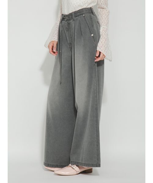 FURFUR(ファーファー)の「タックワイドデニムパンツ(デニムパンツ・レディース・ライトグレー/インディゴブルー/ライトピンク/サックスブルー・1/0)」の10枚目の写真