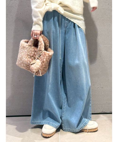 FURFUR(ファーファー)の「タックワイドデニムパンツ(デニムパンツ・レディース・ライトグレー/インディゴブルー/ライトピンク/サックスブルー・1/0)」の17枚目の写真