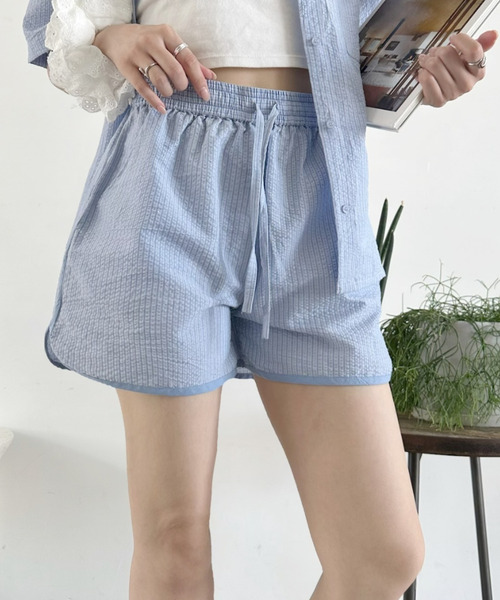 TREOVER(トレオーバー)の「程良いラフさとトレンド感を兼ね備えたストライプハーフパンツ(その他パンツ・レディース・ブルー系1/アイボリー系・FREE)」の2枚目の写真