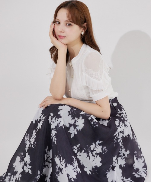 tocco closet(トッコ クローゼット)の「シアーボンディングフラワープリントタックフレアスカート(スカート・レディース・レッド系その他/ブルー/ブラック・M)」の11枚目の写真