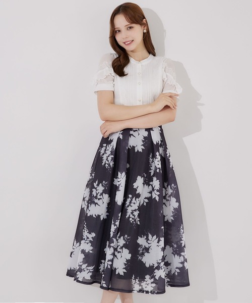 tocco closet(トッコ クローゼット)の「シアーボンディングフラワープリントタックフレアスカート(スカート・レディース・レッド系その他/ブルー/ブラック・M)」の9枚目の写真