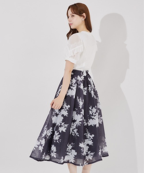tocco closet(トッコ クローゼット)の「シアーボンディングフラワープリントタックフレアスカート(スカート・レディース・レッド系その他/ブルー/ブラック・M)」の10枚目の写真