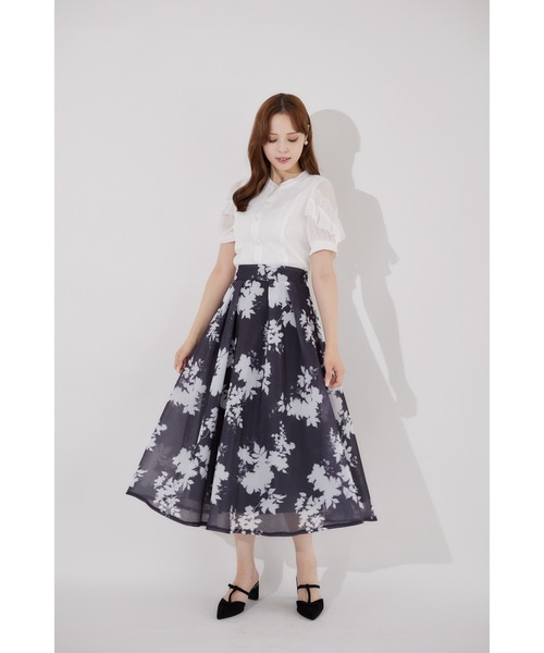 tocco closet(トッコ クローゼット)の「シアーボンディングフラワープリントタックフレアスカート(スカート・レディース・レッド系その他/ブルー/ブラック・M)」の5枚目の写真