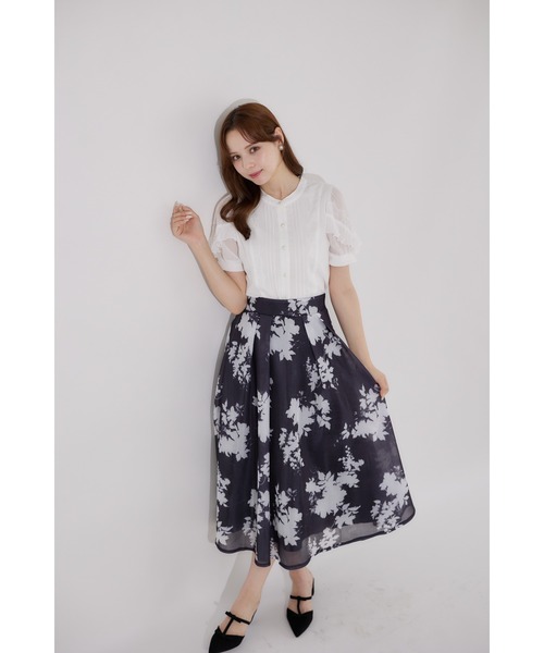 tocco closet(トッコ クローゼット)の「シアーボンディングフラワープリントタックフレアスカート(スカート・レディース・レッド系その他/ブルー/ブラック・M)」の6枚目の写真