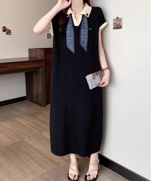 &soiree(アンドソワレ)の「スカーフバイカラー半袖ワンピース(ワンピース・レディース・グレー/ブラック・X-LARGE/LARGE/MEDIUM)」の5枚目の写真