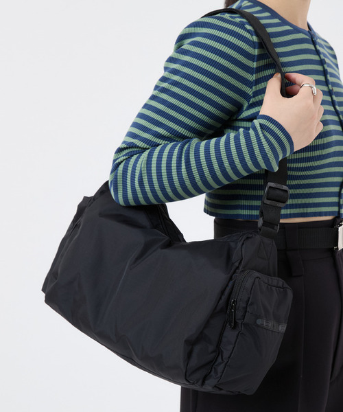LeSportsac(レスポートサック)の「CARGO SHOULDER BAG リサイクルドブラックJP(ショルダーバッグ・レディース・ブラック・FREE)」の2枚目の写真