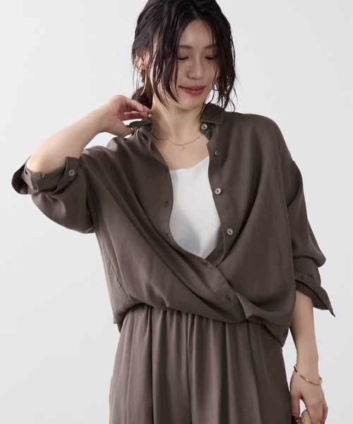 MICA&DEAL（マイカ＆ディール）の「フィブリル2WAYシャツ〈セットアップ対応〉（シャツ/ブラウス・レディース・ブラウン/チャコールグレー/ベージュ・FREE）」の3枚目の写真