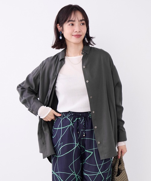 MICA&DEAL（マイカ＆ディール）の「フィブリル2WAYシャツ〈セットアップ対応〉（シャツ/ブラウス・レディース・ブラウン/チャコールグレー/ベージュ・FREE）」の2枚目の写真