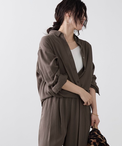 MICA&DEAL（マイカ＆ディール）の「フィブリル2WAYシャツ〈セットアップ対応〉（シャツ/ブラウス・レディース・ブラウン/チャコールグレー/ベージュ・FREE）」の4枚目の写真