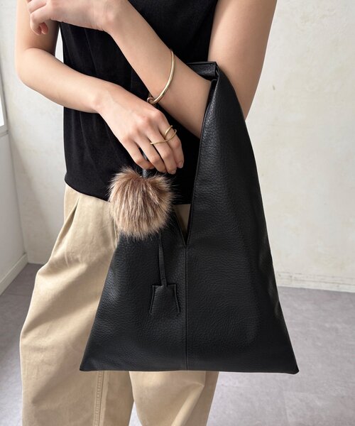 DouDou（ドゥドゥ）の「【WEB限定】ポンポンチャーム付ショッパー（トートバッグ・レディース・アイボリー/ボルドー/ブラック・FREE）」の8枚目の写真