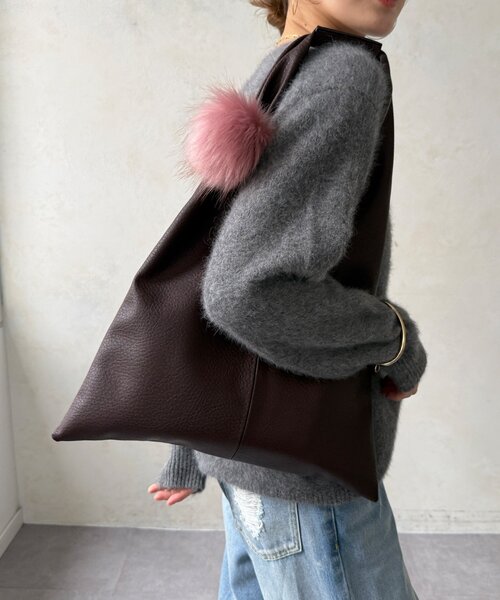 DouDou（ドゥドゥ）の「【WEB限定】ポンポンチャーム付ショッパー（トートバッグ・レディース・アイボリー/ボルドー/ブラック・FREE）」の16枚目の写真