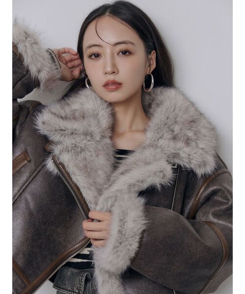 MURUA(ムルーア)の「リバーシブルショートフェイクムートンブルゾン 冬服(ムートンコート・レディース・ネイビー/ブラウン/その他1/ブラック/アイボリー・FREE)」の1枚目の写真