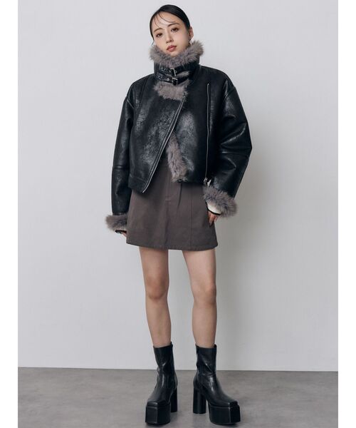 MURUA(ムルーア)の「リバーシブルショートフェイクムートンブルゾン 冬服(ムートンコート・レディース・ネイビー/ブラウン/その他1/ブラック/アイボリー・FREE)」の6枚目の写真
