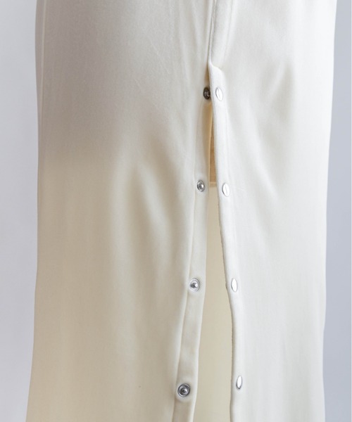 EN NEUME（エンノイム）の「Velour Snap-Detail I-Line Skirt（スカート・レディース・ブラック/キャメル/アイボリー/ダークブラウン・FREE）」の20枚目の写真