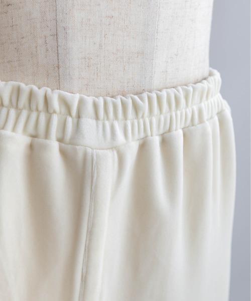 EN NEUME（エンノイム）の「Velour Snap-Detail I-Line Skirt（スカート・レディース・ブラック/キャメル/アイボリー/ダークブラウン・FREE）」の18枚目の写真