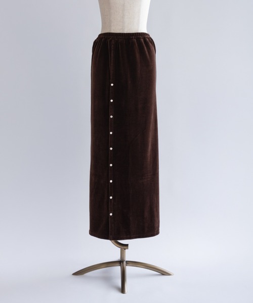 EN NEUME（エンノイム）の「Velour Snap-Detail I-Line Skirt（スカート・レディース・ブラック/キャメル/アイボリー/ダークブラウン・FREE）」の16枚目の写真