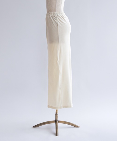 EN NEUME（エンノイム）の「Velour Snap-Detail I-Line Skirt（スカート・レディース・ブラック/キャメル/アイボリー/ダークブラウン・FREE）」の13枚目の写真