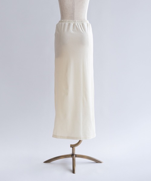 EN NEUME（エンノイム）の「Velour Snap-Detail I-Line Skirt（スカート・レディース・ブラック/キャメル/アイボリー/ダークブラウン・FREE）」の14枚目の写真