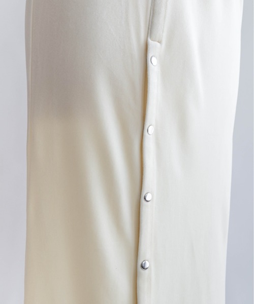 EN NEUME（エンノイム）の「Velour Snap-Detail I-Line Skirt（スカート・レディース・ブラック/キャメル/アイボリー/ダークブラウン・FREE）」の19枚目の写真