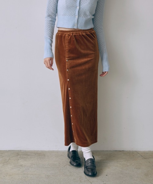 EN NEUME（エンノイム）の「Velour Snap-Detail I-Line Skirt（スカート・レディース・ブラック/キャメル/アイボリー/ダークブラウン・FREE）」の6枚目の写真