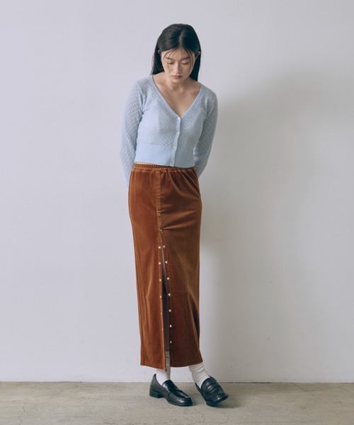 EN NEUME（エンノイム）の「Velour Snap-Detail I-Line Skirt（スカート・レディース・ブラック/キャメル/アイボリー/ダークブラウン・FREE）」の8枚目の写真