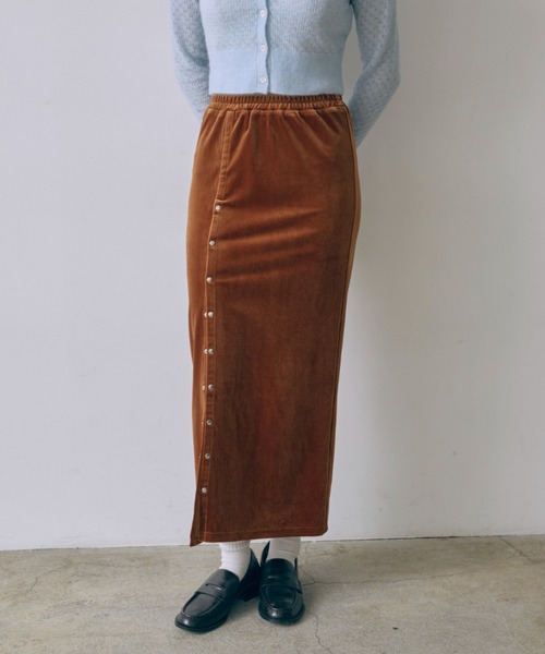 EN NEUME（エンノイム）の「Velour Snap-Detail I-Line Skirt（スカート・レディース・ブラック/キャメル/アイボリー/ダークブラウン・FREE）」の10枚目の写真