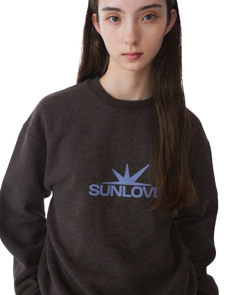 SUNLOVE（サンラブ）の「Daybreak Logo Crew（スウェット・レディース・ヘザーグレー/グリーン系その他/チャコール・S/M/L）」の3枚目の写真