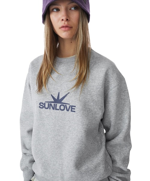 SUNLOVE（サンラブ）の「Daybreak Logo Crew（スウェット・レディース・ヘザーグレー/グリーン系その他/チャコール・S/M/L）」の2枚目の写真