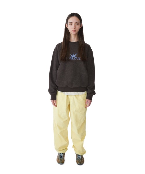 SUNLOVE（サンラブ）の「Daybreak Logo Crew（スウェット・レディース・ヘザーグレー/グリーン系その他/チャコール・S/M/L）」の13枚目の写真