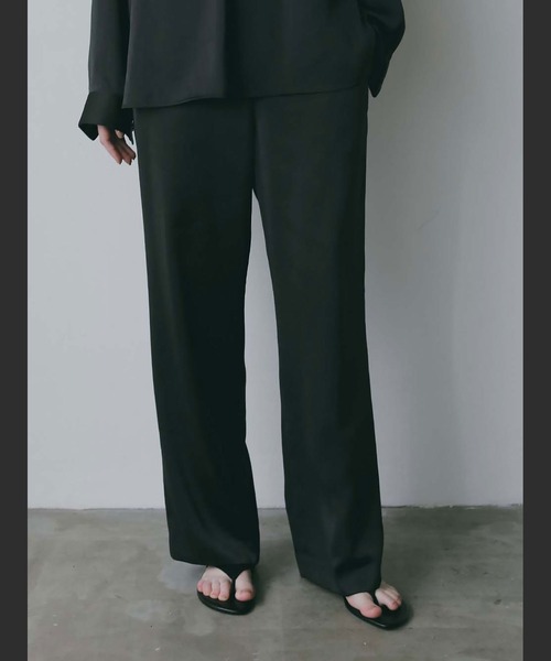 HER.(ハー)の「ヴィンテージサテンパンツ(その他パンツ・レディース・ブラウン/チャコールグレー・2/1)」の2枚目の写真