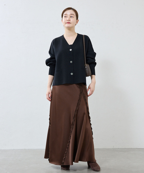 IENA（イエナ）の「アウトシーム サテンイージースカート（スカート・レディース・ブラック/ブラウン・38/36）」の4枚目の写真