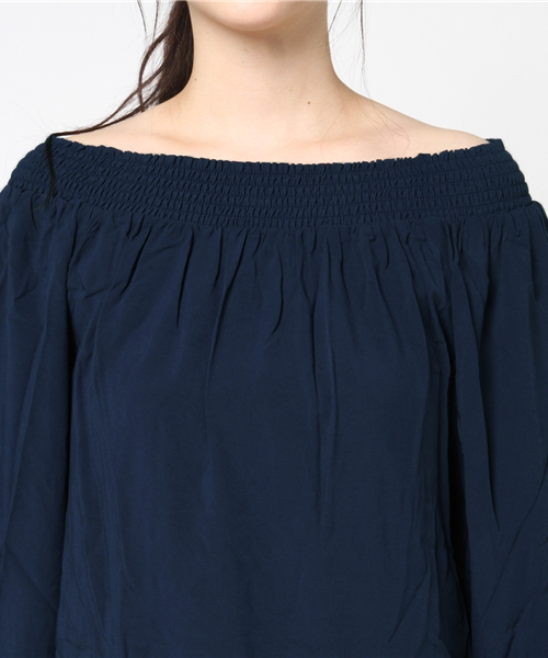 TOMMY HILFIGER（トミーヒルフィガー）の「オフショルダートップス（Tシャツ/カットソー・レディース・ネイビー/ベージュ/レッド・SMALL/LARGE/MEDIUM）」の7枚目の写真