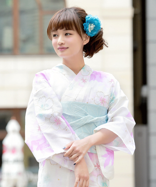 bonheur saisons(ボヌールセゾン)の「浴衣3点セット (浴衣+帯+下駄)「bonheur saisons/ボヌールセゾン」(浴衣・レディース・ネイビー/ブルー系その他2/ホワイト系その他2/ブラック/ホワイト系その他/ブルー系その他/ホワイト系その他3/ホワイト×ピンク/ブルー系その他3/ホワイト×パープル/ブラック×レッド/ブルー系その他4/ホワイト×ブルー・FREE/フリ-)」の3枚目の写真